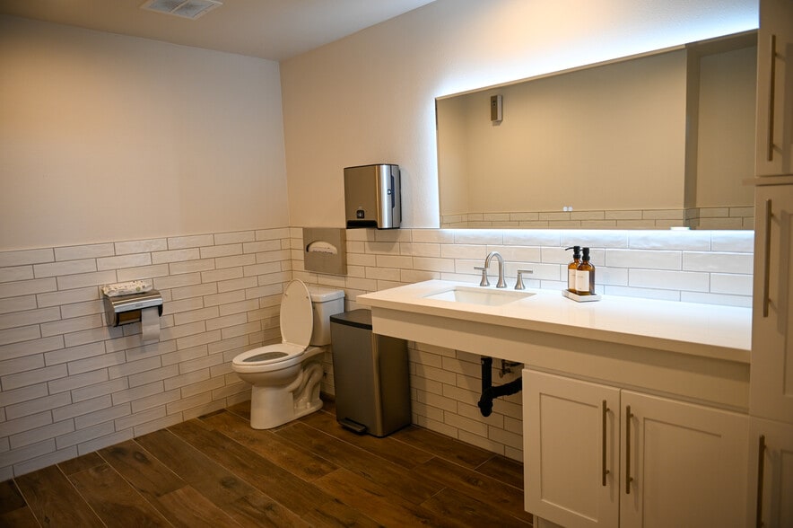 More Photos Of 5201 Auburn Blvd, Sacramento Freestanding For Sale