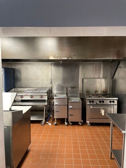 More Photos Of 1765 Meriden-Waterbury Tpke, Plantsville Restaurant For Lease
