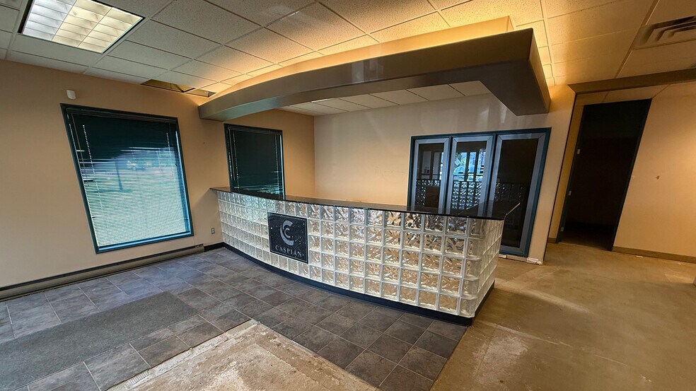 More Photos Of 2245 Mcgillivray Blvd, Winnipeg Warehouse For Lease