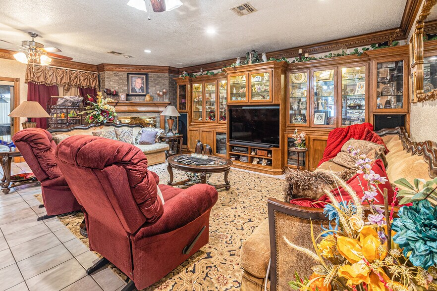 More Photos Of 1454 Oday Rd, Pearland Light Manufacturing For Sale