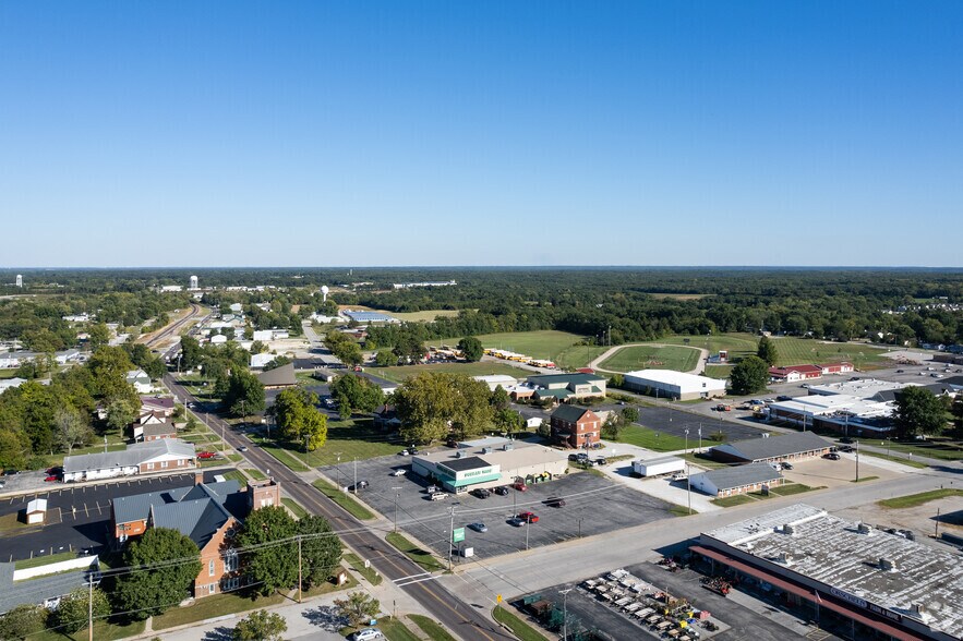 More Photos Of 702 E Main St, Warrenton Storefront Retail Office For Sale