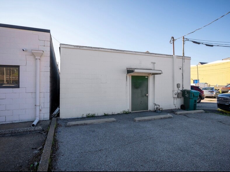 More Photos Of 129 7th Ave, Charleston Office For Sale
