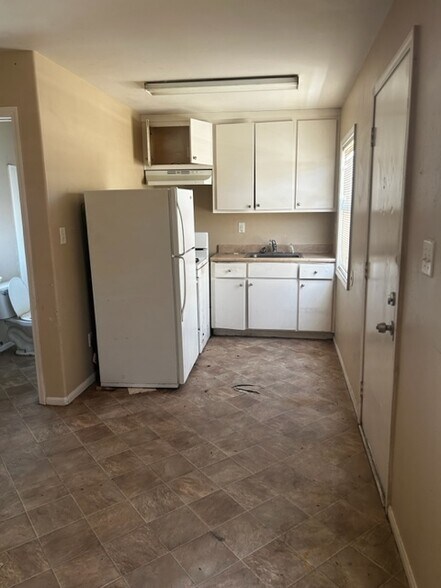 More Photos Of 113 Hopkins Ave, Bakersfield Apartments For Sale