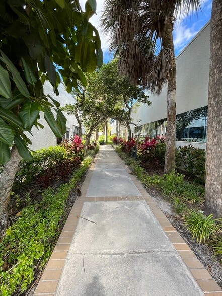 More Photos Of 7800 Peters Rd, Plantation Unknown For Lease