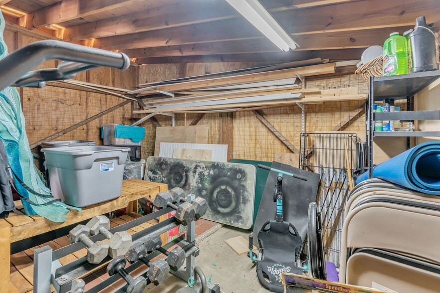 More Photos Of 207 Highway 96 N, Fairview Showroom For Sale