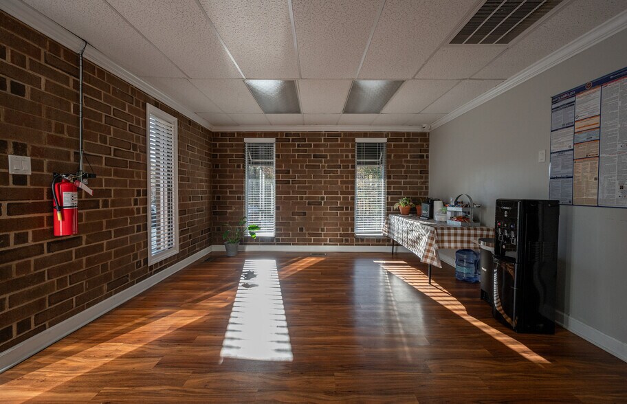 More Photos Of 1941 Haw River Hopedale Rd, Burlington Warehouse For Sale