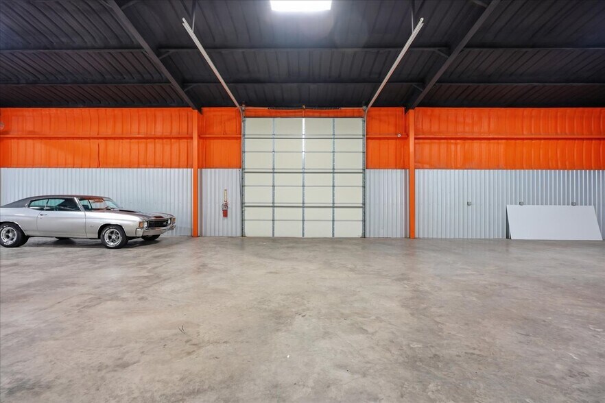 More Photos Of 3118 E Slaton Hwy, Lubbock Showroom For Sale