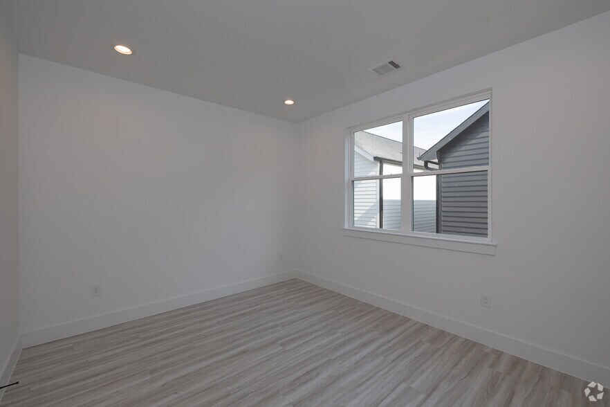 More Photos Of 2527 Judiway St, Houston Apartments For Sale