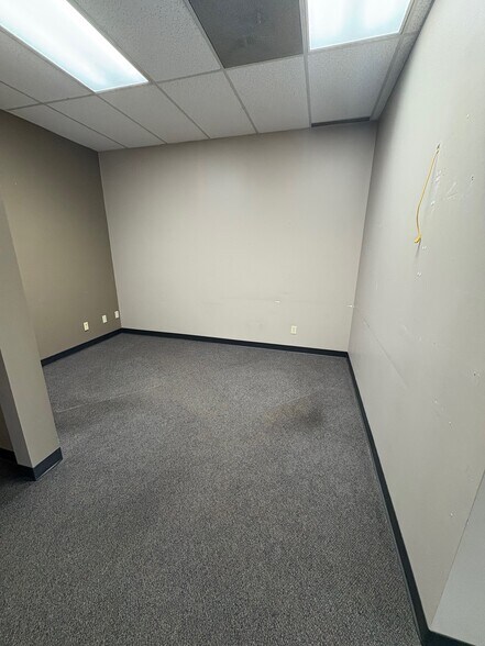 More Photos Of 645 W Highway 50, O'Fallon Storefront Retail Office For Lease