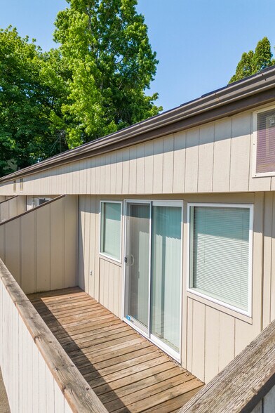 More Photos Of 2005 Summer St SE, Salem Apartments For Sale