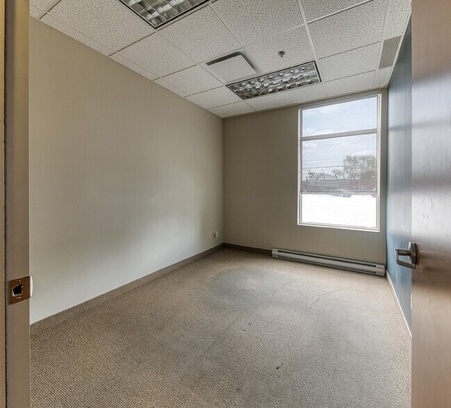 More Photos Of 169-173 Rue Dupont, Pont-rouge Freestanding For Lease
