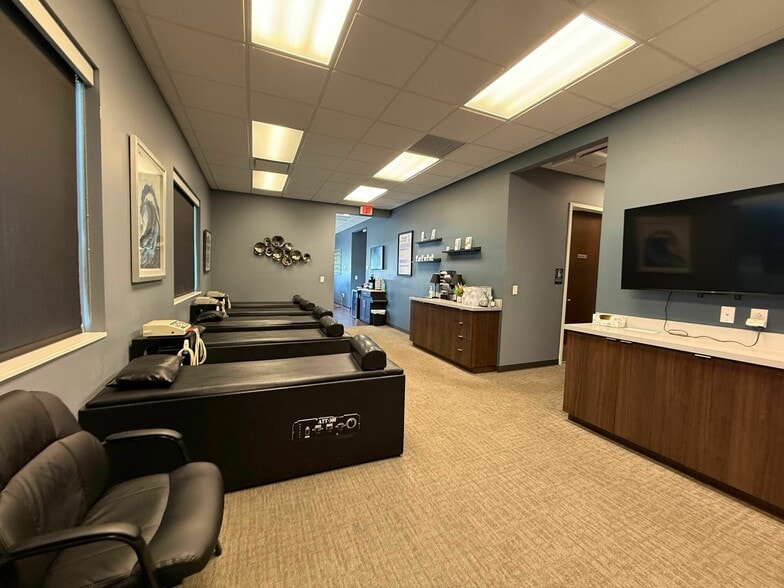 More Photos Of 3100 S National Ave, Springfield Office For Lease