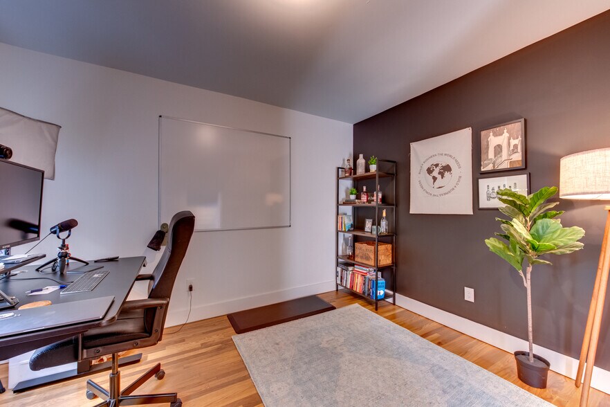 More Photos Of 209 E 4th St, Covington Office For Lease