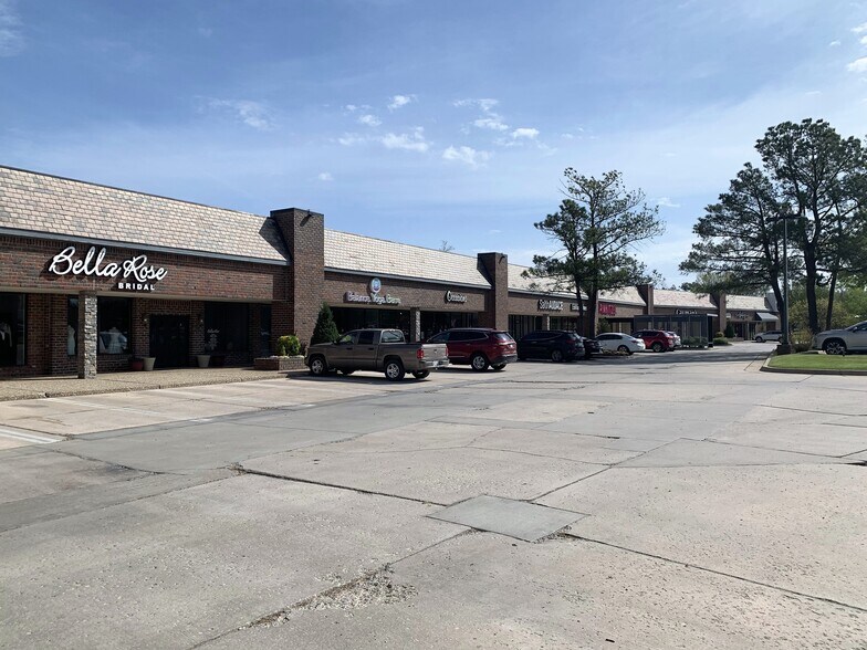 More Photos Of 2001 W Main St, Norman Unknown For Lease