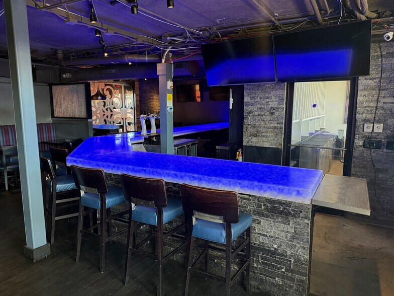More Photos Of 2702 W Kennedy Blvd, Tampa Restaurant For Sale