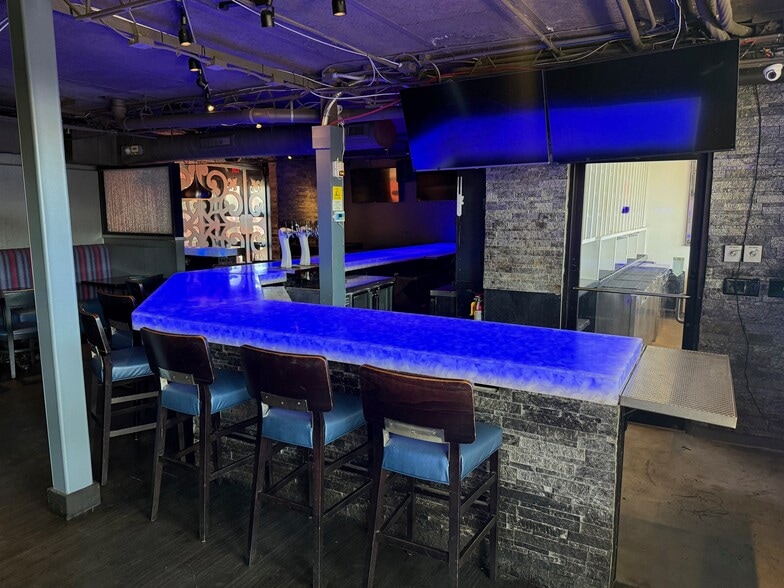 More Photos Of 2702 W Kennedy Blvd, Tampa Restaurant For Lease