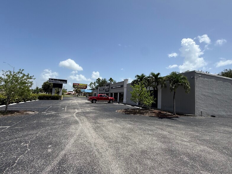 More Photos Of 1700-1750 N Tamiami Trl, North Fort Myers Freestanding For Lease