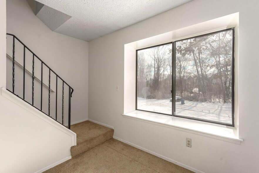 More Photos Of 223 Summit Rdg, White Lake Apartments For Sale