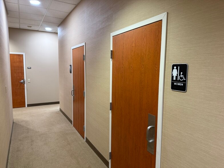 More Photos Of 8235 N Holly Rd, Grand Blanc Office For Lease