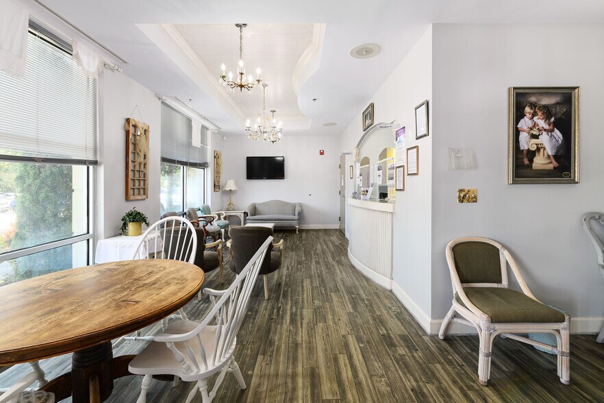 More Photos Of 1361 13th Ave S, Jacksonville Beach Office For Lease