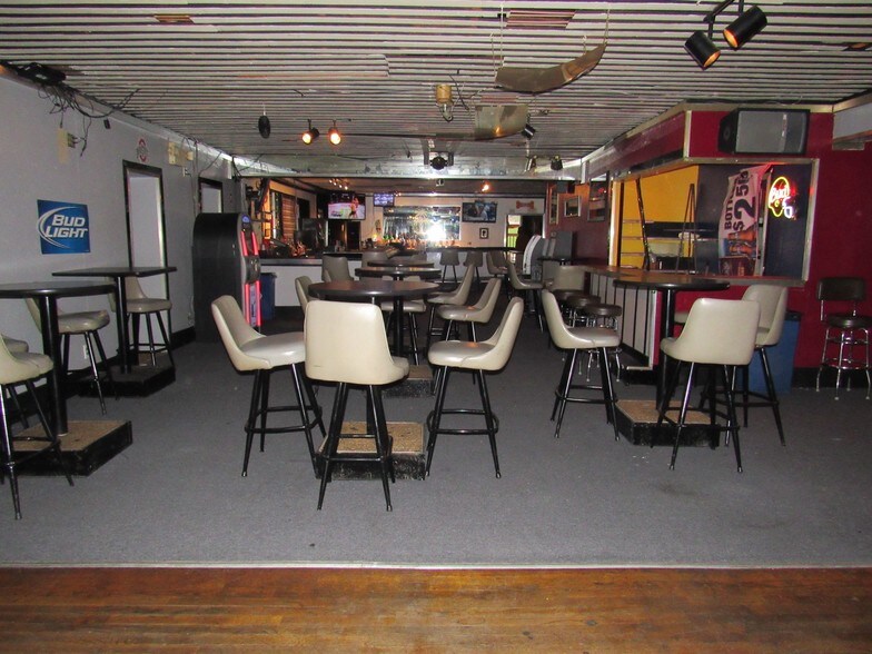 More Photos Of 451 N Main St, Akron Freestanding For Sale