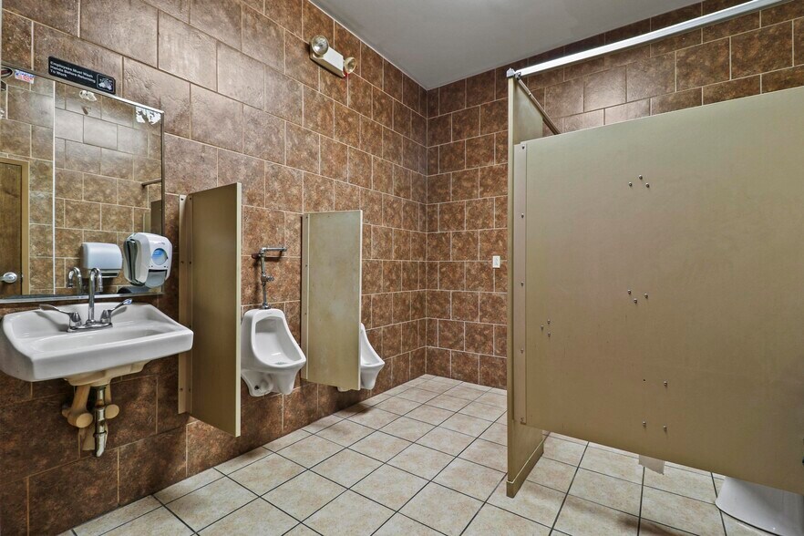 More Photos Of 1477 W Main St, Plymouth Bar For Sale