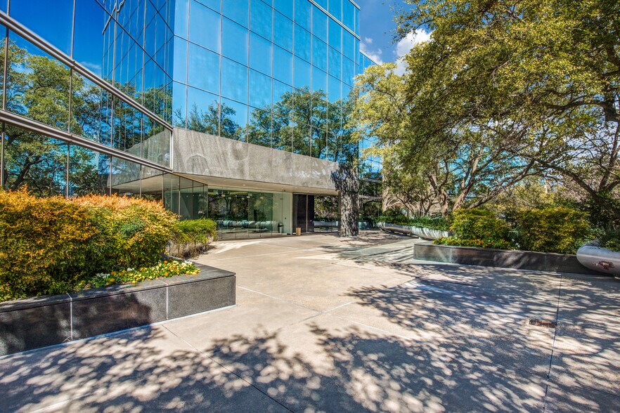 More Photos Of 14875 Landmark Blvd, Addison Office For Sale
