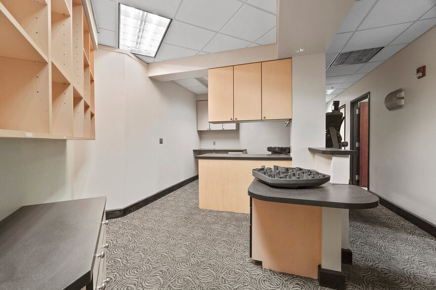 More Photos Of 191 W Plaza Dr, Mooresville Storefront Retail Office For Lease