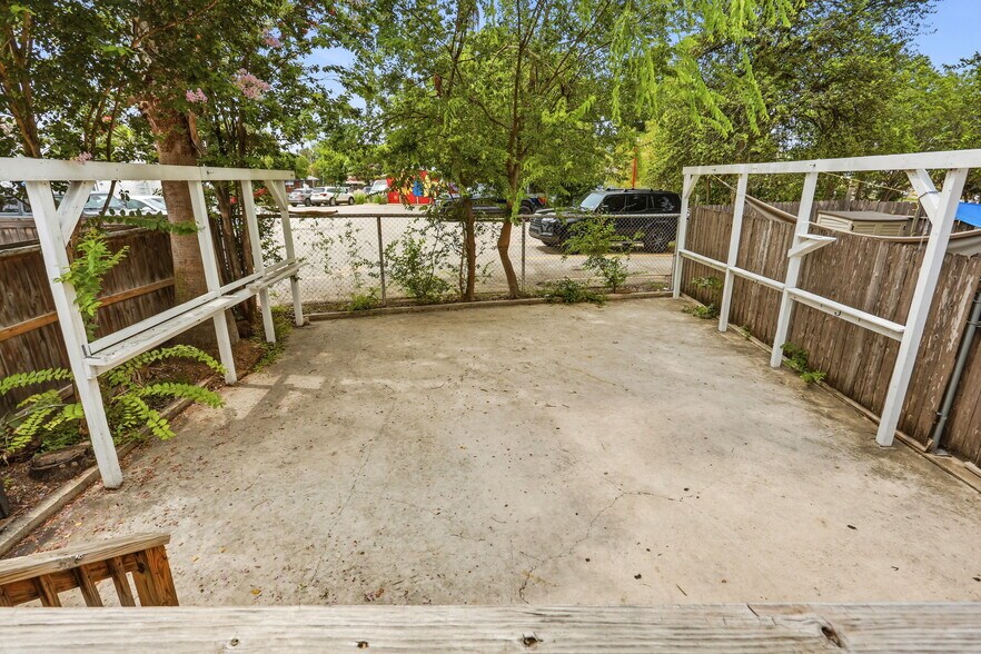 More Photos Of 318 Martinez St, San Antonio Storefront Retail Office For Lease