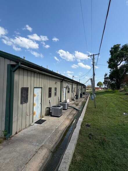 More Photos Of 519 S Woody Guthrie St, Okemah General Retail For Sale