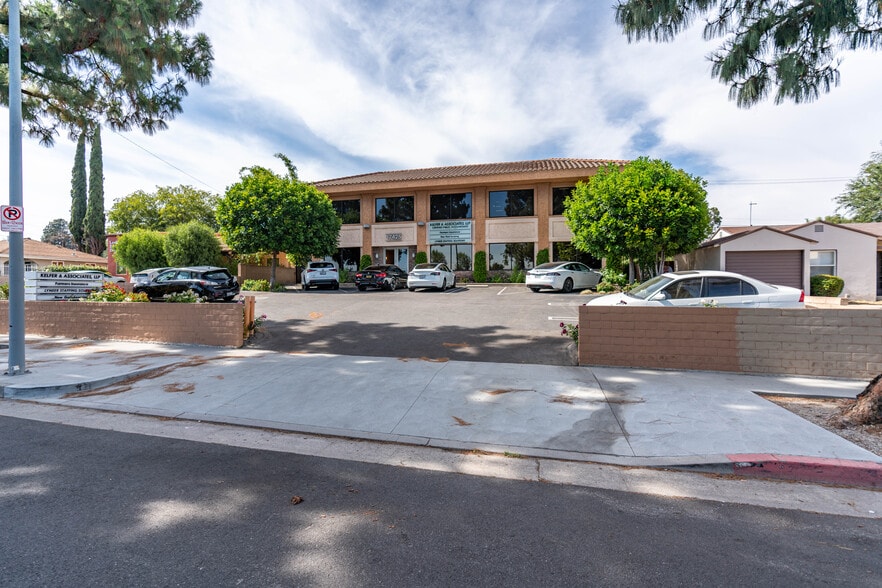 More Photos Of 17425 Chatsworth St, Granada Hills Office For Lease