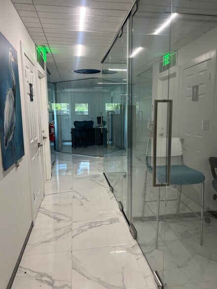 More Photos Of 1956 Bayshore Blvd, Dunedin Office For Sale