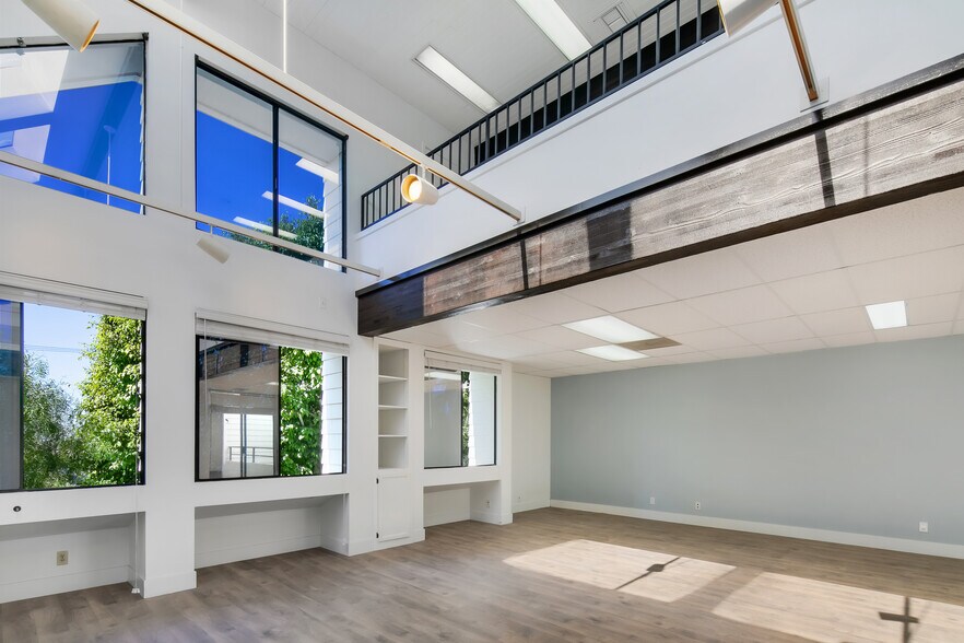 More Photos Of 2200 Pacific Coast Hwy, Hermosa Beach Office For Sale