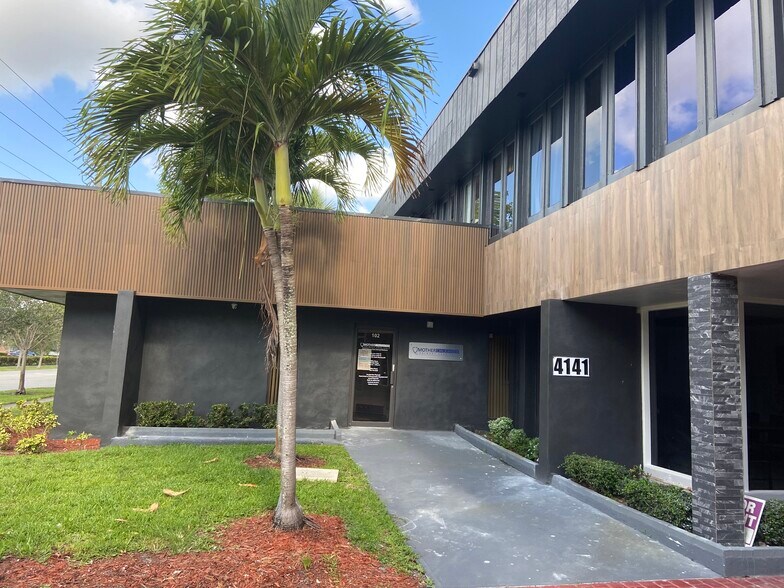 More Photos Of 4121-4141 NW 5th St, Plantation Medical For Sale