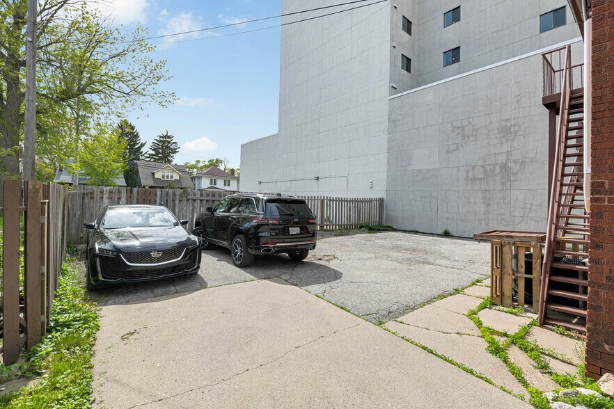 More Photos Of 1451 Ouellette Av, Windsor Office Residential For Sale