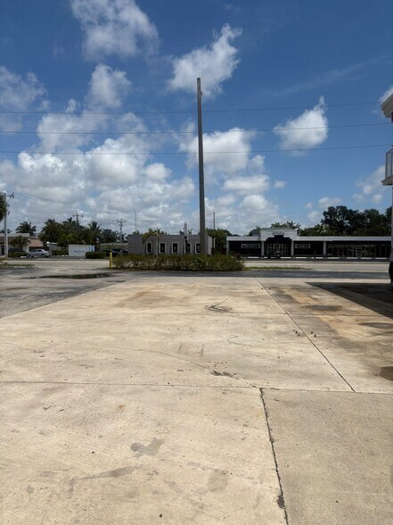More Photos Of 250 NE 44th St, Oakland Park Auto Repair For Sale
