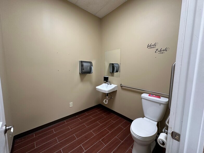More Photos Of 17 McKean Ave, Charleroi Medical For Lease