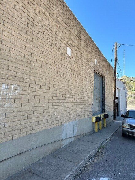 More Photos Of 298 N Pine St, Globe Light Distribution For Lease