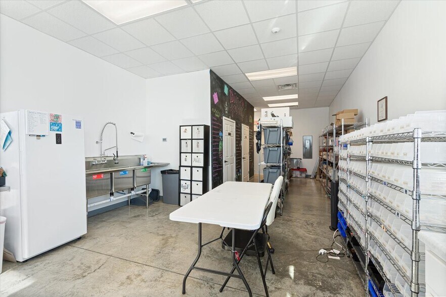 More Photos Of 1607 W New Hope Rd, Rogers General Retail For Sale