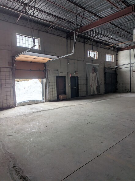 Primary Photo Of 5754-5800 Av Royalmount, Mont-Royal Distribution For Lease
