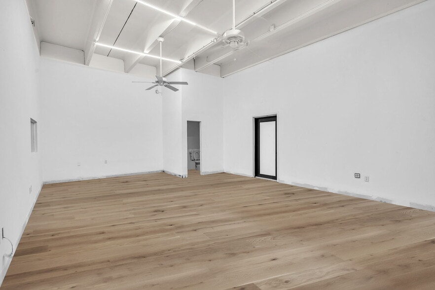 More Photos Of 1920-1934 Stirling Rd, Dania Beach Freestanding For Lease