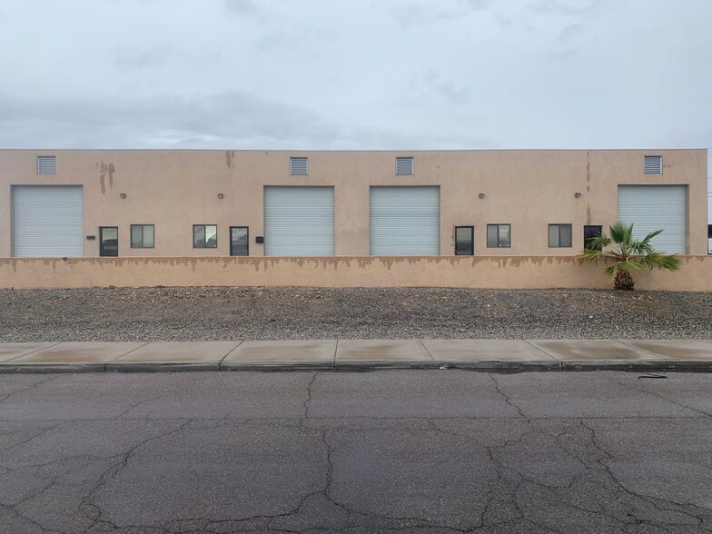 More Photos Of 2010 Holly Ave, Lake Havasu City Warehouse For Lease
