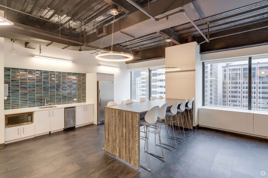 More Photos Of 30 N LaSalle St, Chicago Office For Lease