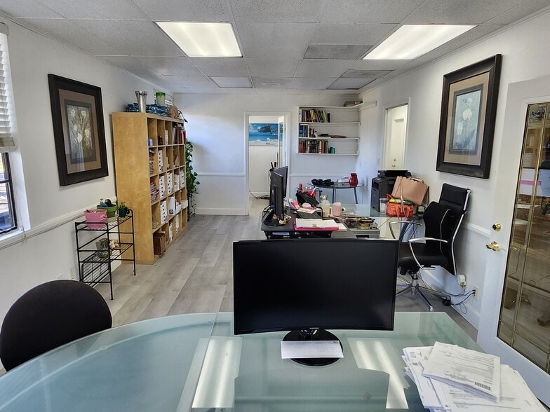 More Photos Of 960 W 17th St, Santa Ana Office For Sale