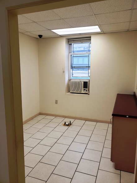More Photos Of 621 E 187th St, Bronx Storefront Retail Office For Lease