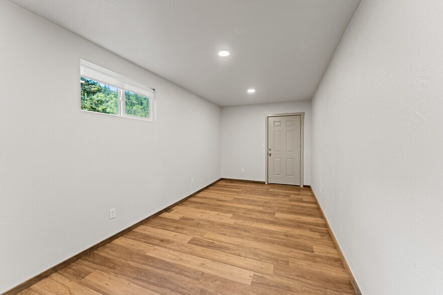 More Photos Of 5333 Rogue River Hwy, Gold Hill Multifamily For Sale
