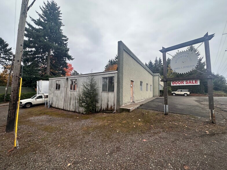 More Photos Of 2502 SW Multnomah Blvd, Portland Light Distribution For Sale