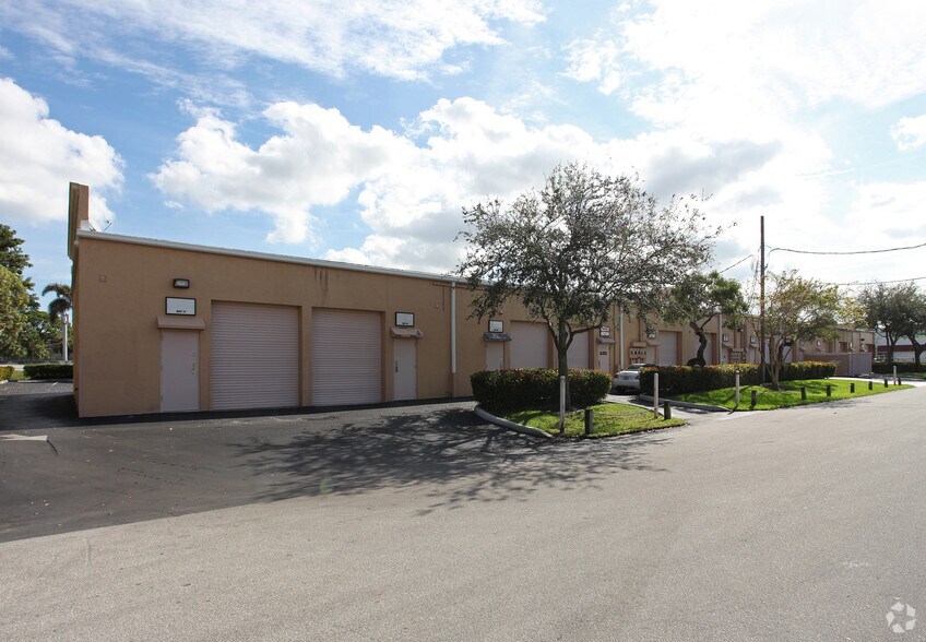 More Photos Of 590 SW 9th Ter, Pompano Beach Showroom For Lease