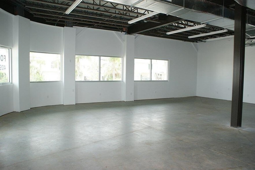 More Photos Of 101 Tiki Dr, Tiki Island Office Residential For Lease
