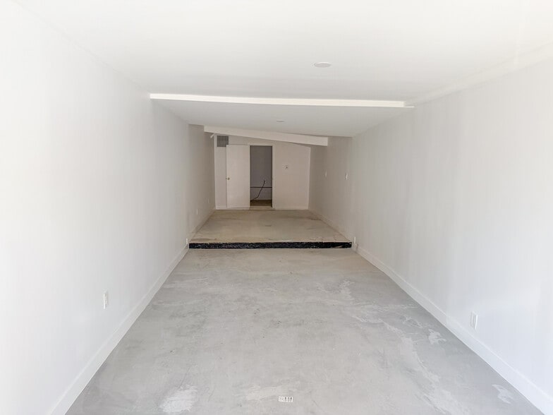 More Photos Of 7801 Melrose Ave, Los Angeles Restaurant For Lease
